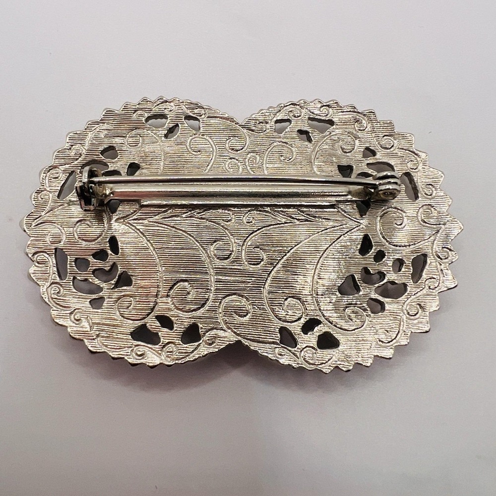 1928 Company Silvertone Filigree Brooch Pin White Cabochon w/ Blue Stone Accents - Picture 2 of 3